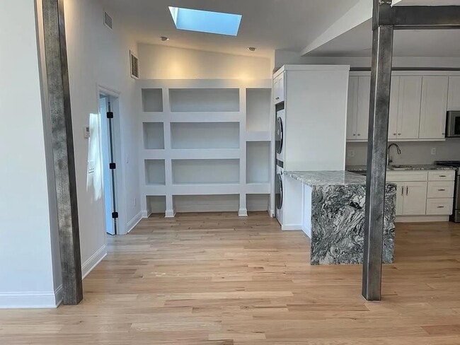 Foto del edificio - 9009 Riverside Pl