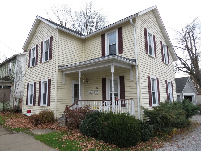 Building Photo - 352 Randolph St