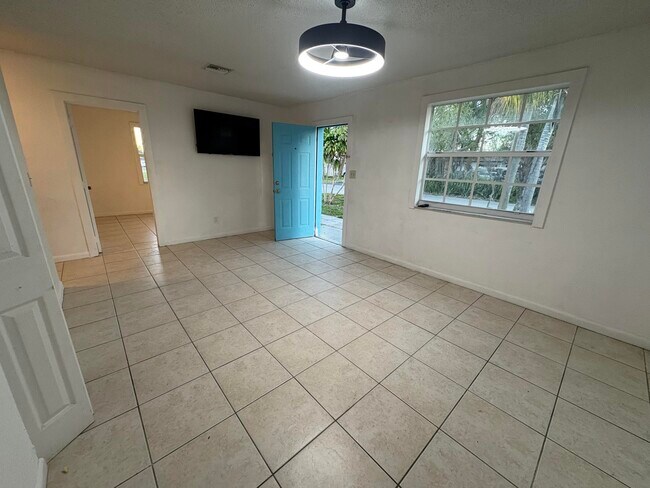 Foto del edificio - 1971 Smith Dr