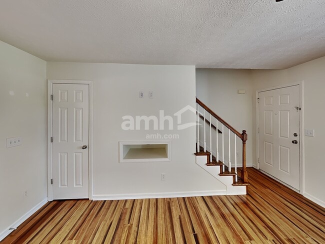 Building Photo - 2126 Burgess Ln