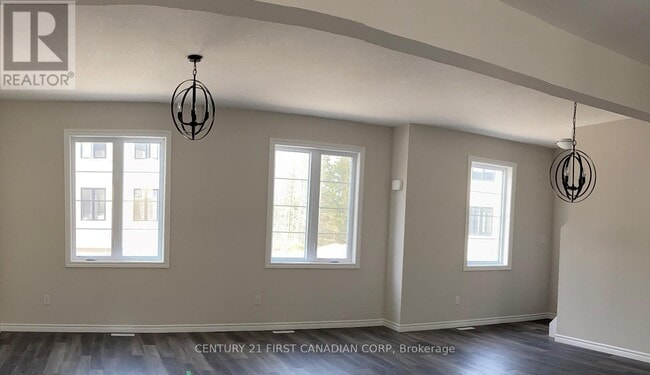 Photo du bâtiment - 435-435 Callaway Rd
