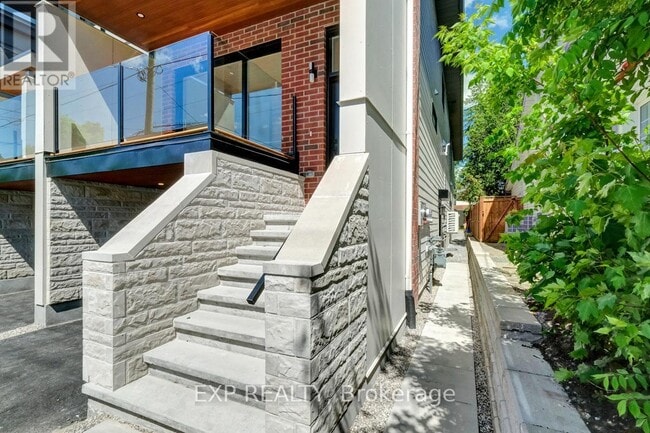 Building Photo - 533 Broadhead Ave