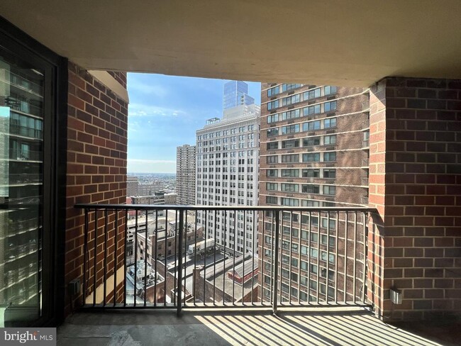 Building Photo - 1420 Locust St