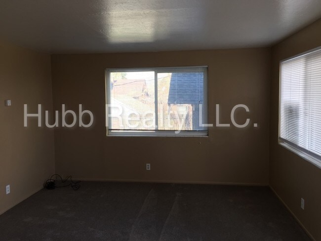 Building Photo - 423 Moran St