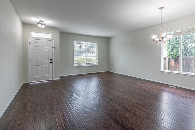 Foto del edificio - Beautiful home near Clark Lake Park!