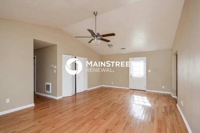 Building Photo - 3 Bedroom Pet-Friendly Home in Snellville,...
