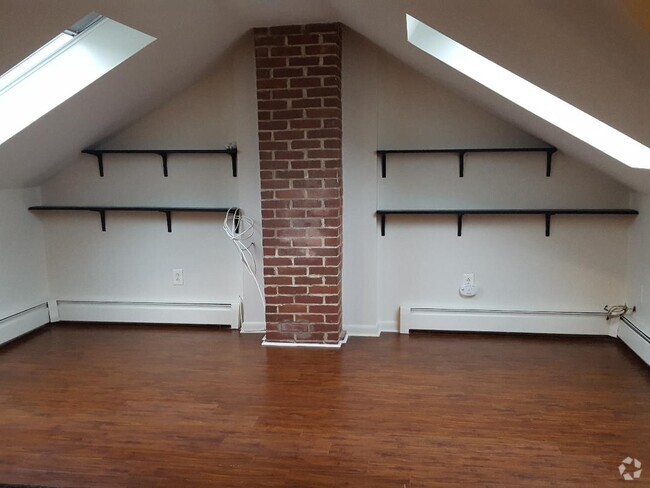 Building Photo - 296 Lenox St