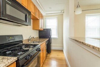 Building Photo - 136 Highland Ave