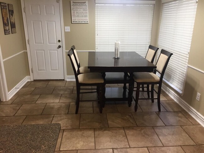 Foto del edificio - 6550 85th St