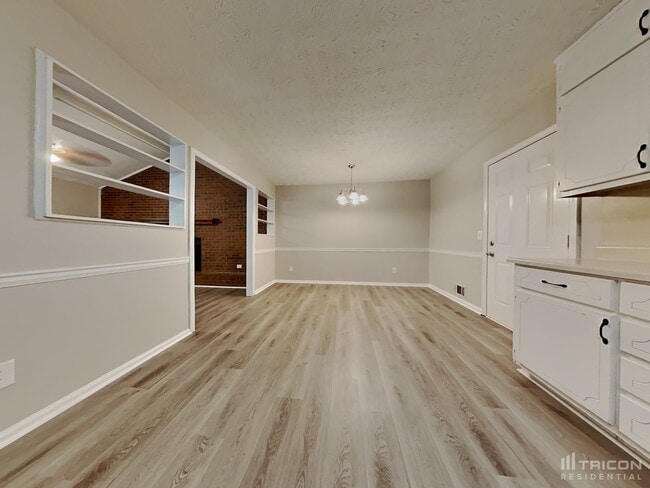 Building Photo - 1508 Hillside Dr SE