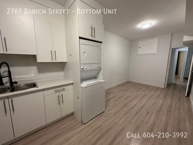 Building Photo - Renovated Unit in a Fourplex- Pet Friendly!