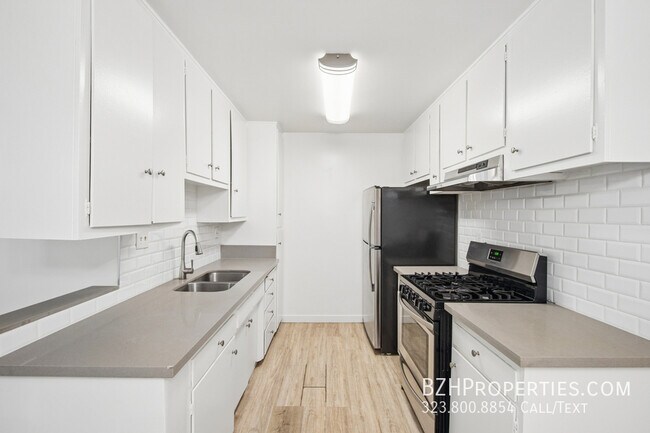 Foto del edificio - 7540 Hampton Ave