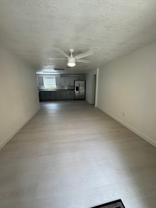 Foto del edificio - 1300 Mathis St