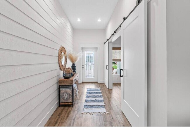 Building Photo - 3429 NE Savannah Rd