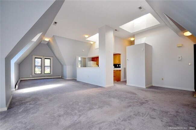 Foto del edificio - 12 Charter Oak Pl