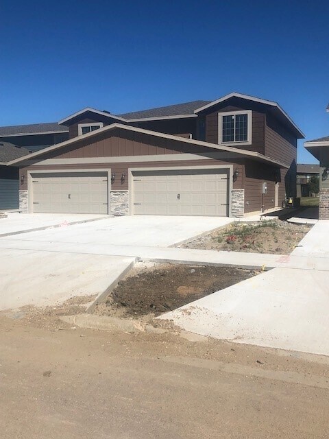 Exterior - 2362 S Ronsiek Ave