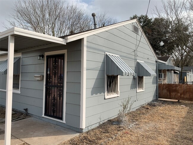 Building Photo - 3002 Carter St