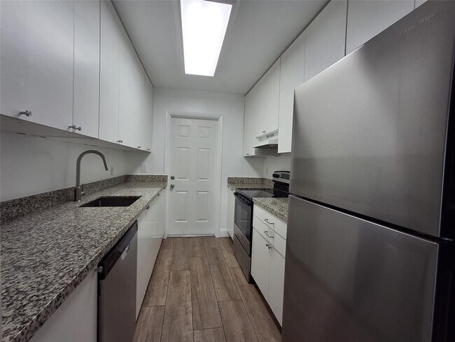 Building Photo - 1532 NE 34th St