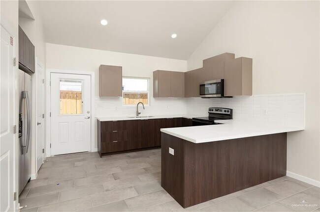 Building Photo - 12 S Xanthia St