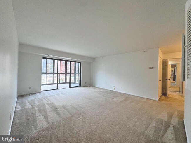Foto del edificio - 1600 N Oak St
