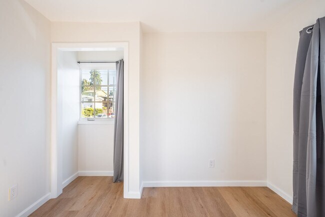 Foto del edificio - Queen room D in a Newly Added Home in Oak