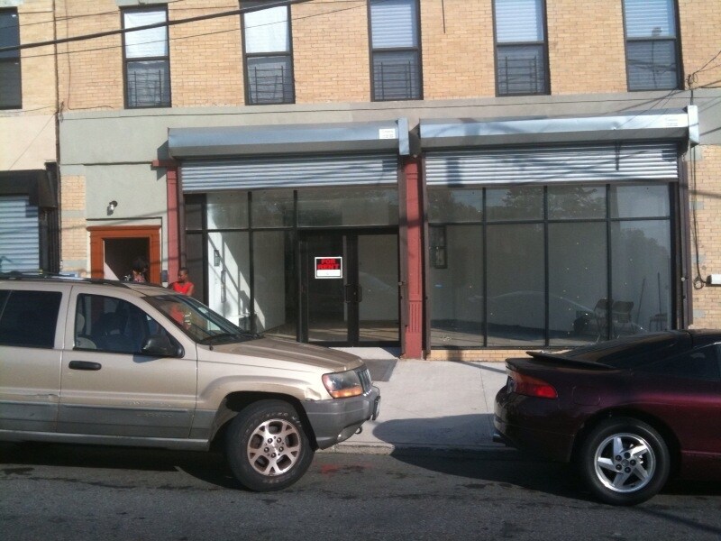 Building Photo - 425-427 Saratoga Ave