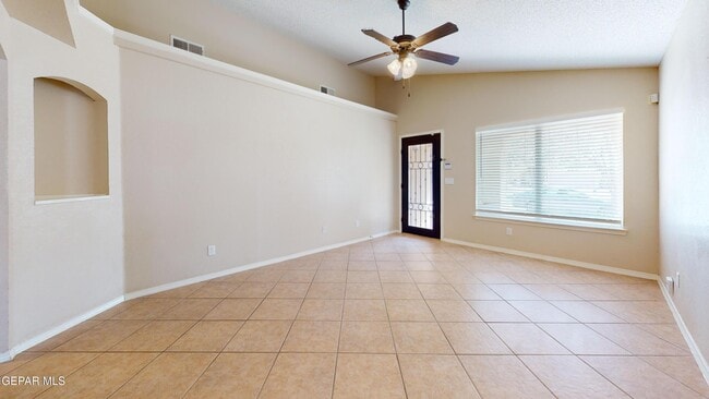 Building Photo - 1819 Shreya St