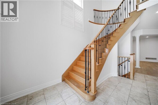 Photo du bâtiment - 897 Stoutt Cres