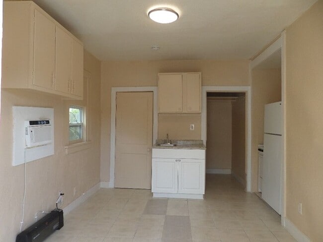 Foto del edificio - 317 N Highland Ave