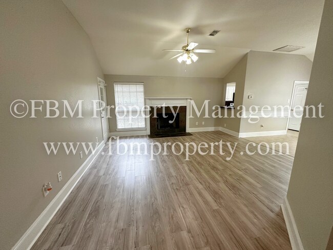 Foto del edificio - 801 Oak Dr