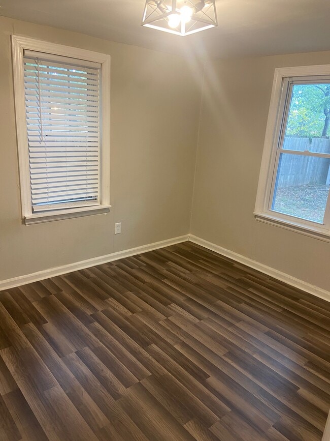 Building Photo - 3931 Bearwood Ave