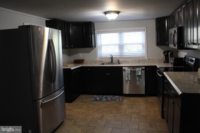 Building Photo - 116 Greenbank Rd