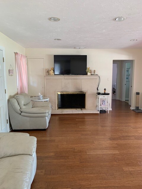 Building Photo - 7353 Phillips St