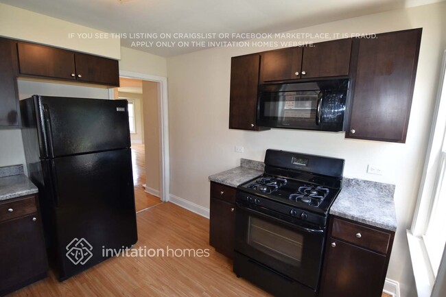 Building Photo - 8035 S Richmond St