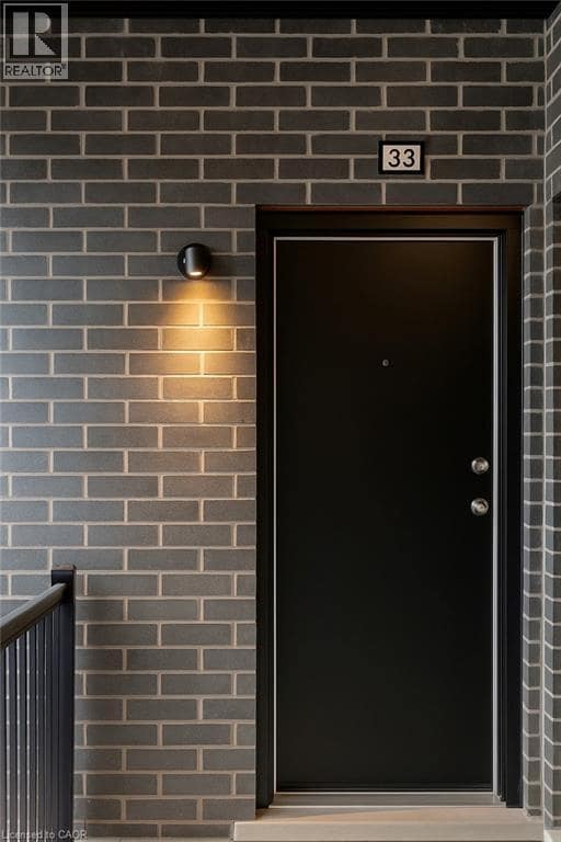 Photo du bâtiment - 235 Chapel Hill Dr