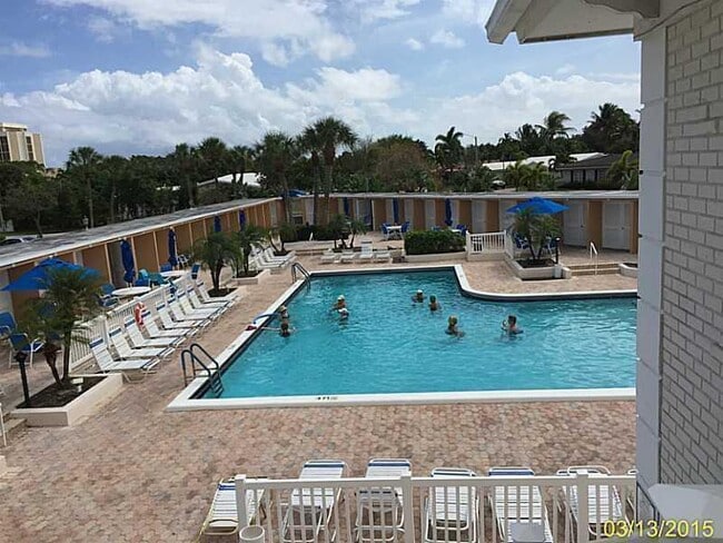 Foto del edificio - 2261 NE 67th St