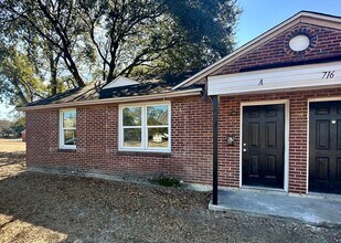 Building Photo - 716 Miller Rd