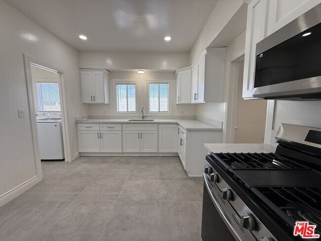 Building Photo - 1458 W 36th St