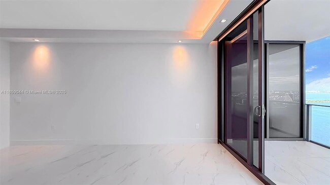 Building Photo - 700 NE 24th St