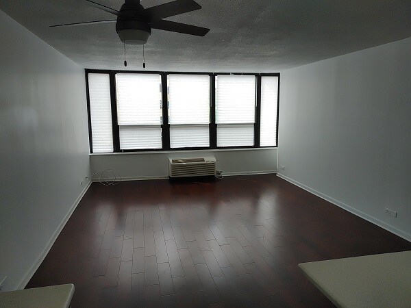 Foto del edificio - 5100 N Marine Dr
