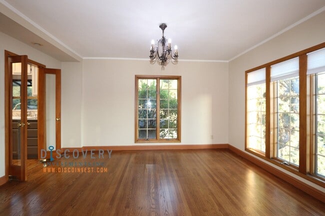 Building Photo - Coming Soon! Coveted Piedmont 5 Bedroom Home
