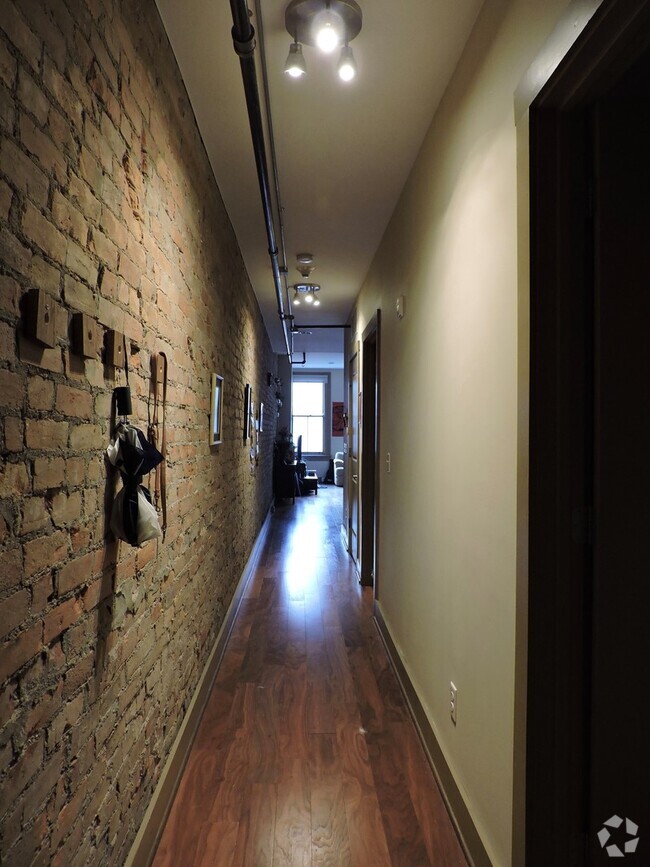Building Photo - 641 Walnut St