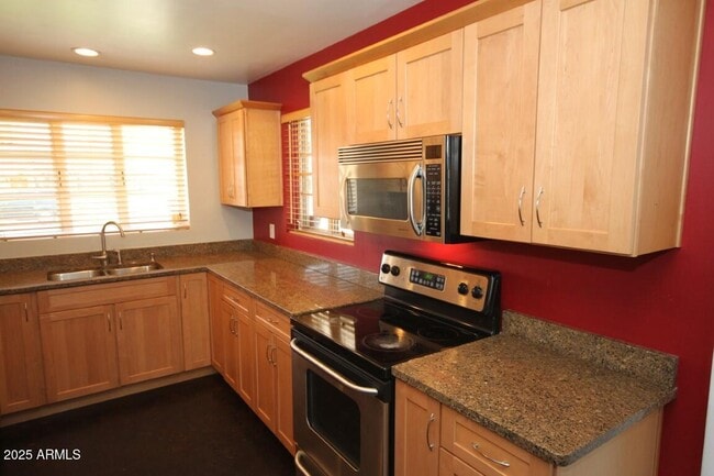 Foto del edificio - 3034 E Cheery Lynn Rd