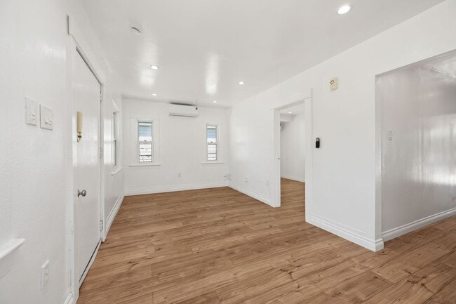 Foto del edificio - 1418 W 69th St