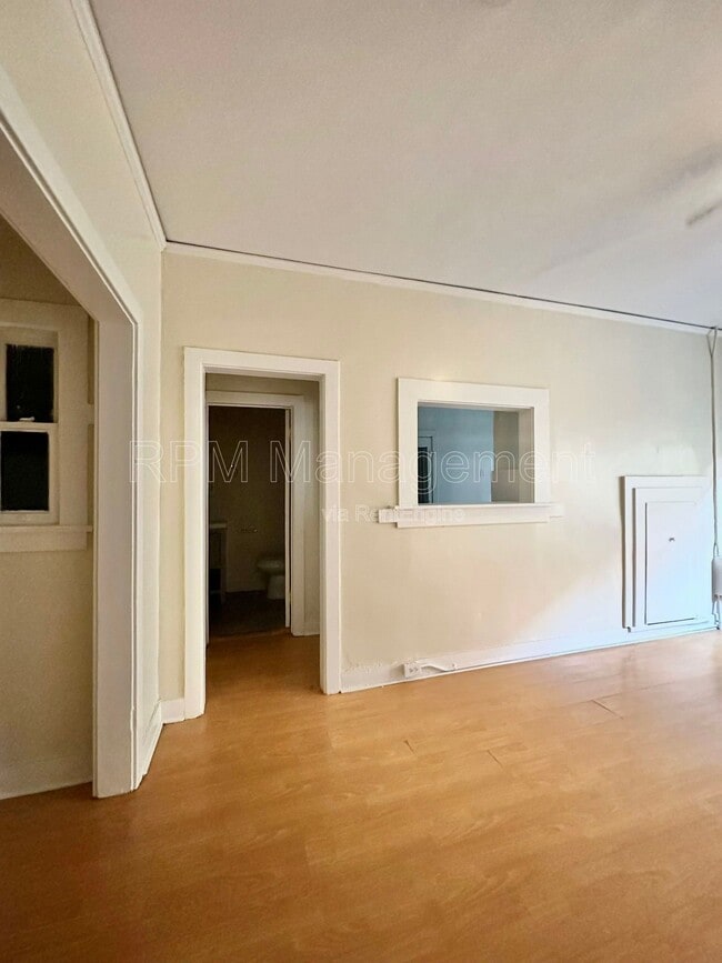 Foto del edificio - 1825 Ivar Ave