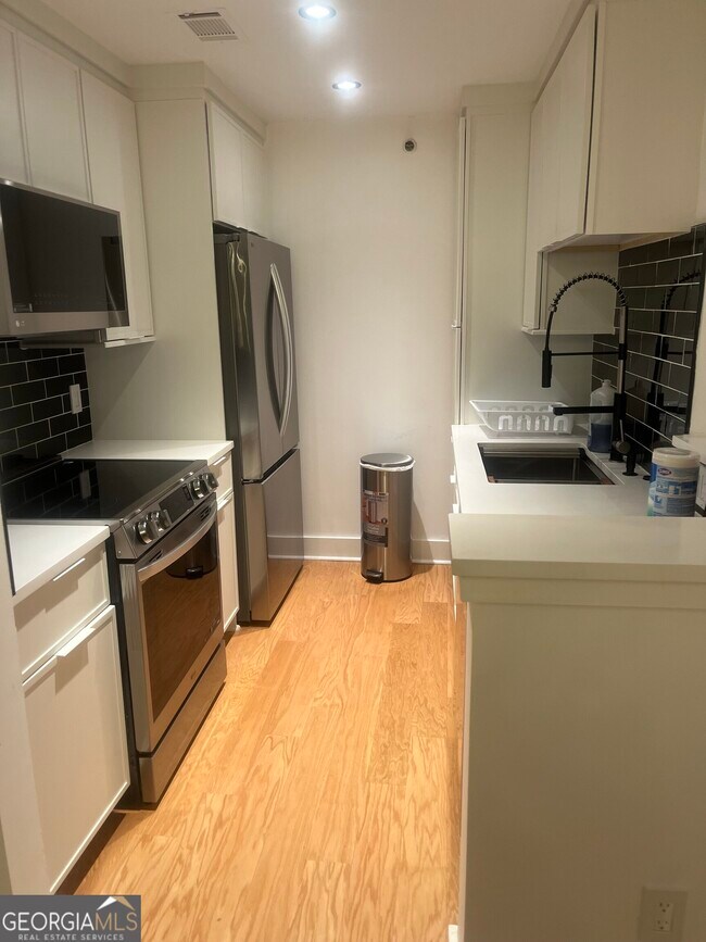 Building Photo - 3201 Lenox Rd NE