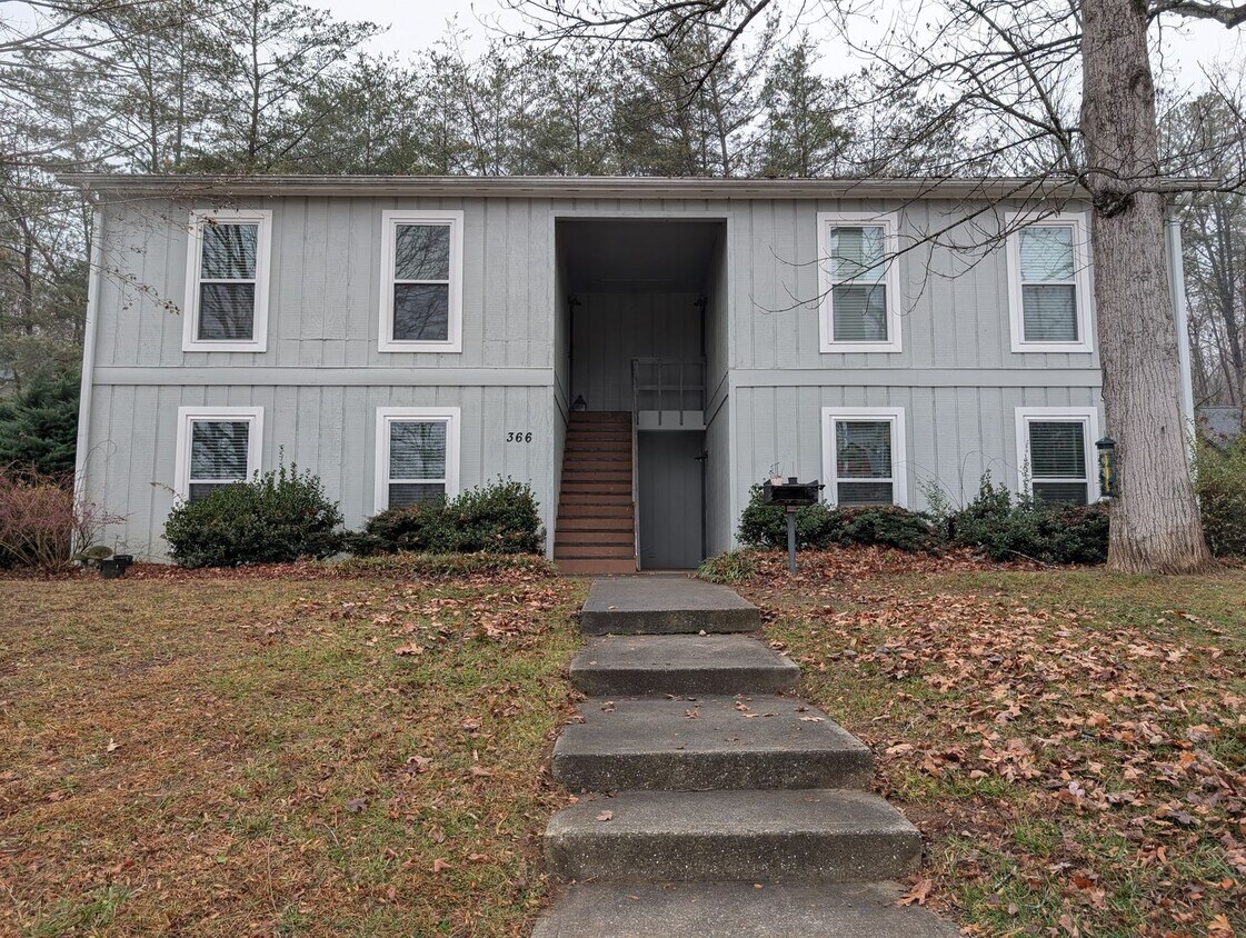 Foto principal - Black Mountain Apartment Rental-Genesis Circle