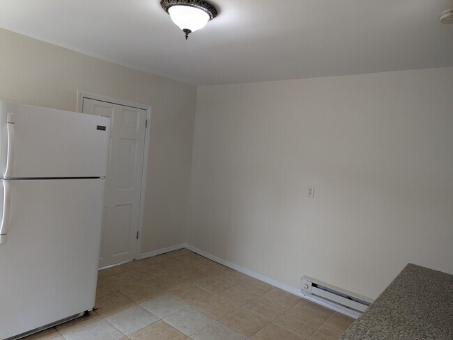Eat-In Kitchen - 58 E Central Ave
