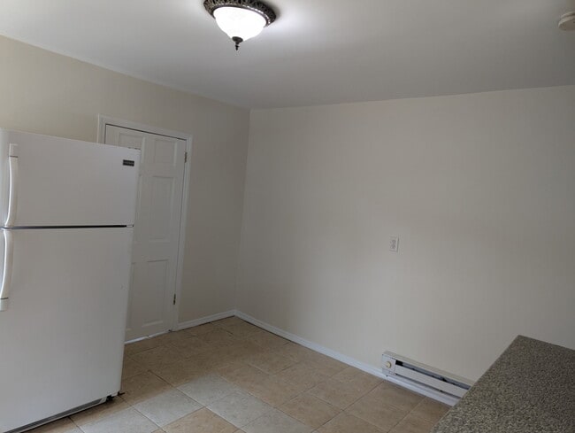 Eat-In Kitchen - 58 E Central Ave