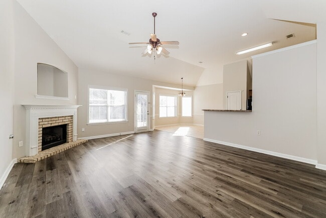 Building Photo - 1516 Sawmill Creek Ln